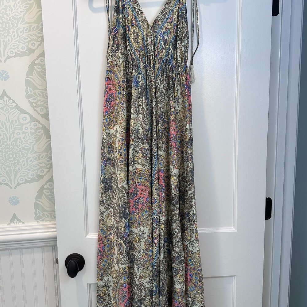 Elegant and Flattering Maxi Resort Dress